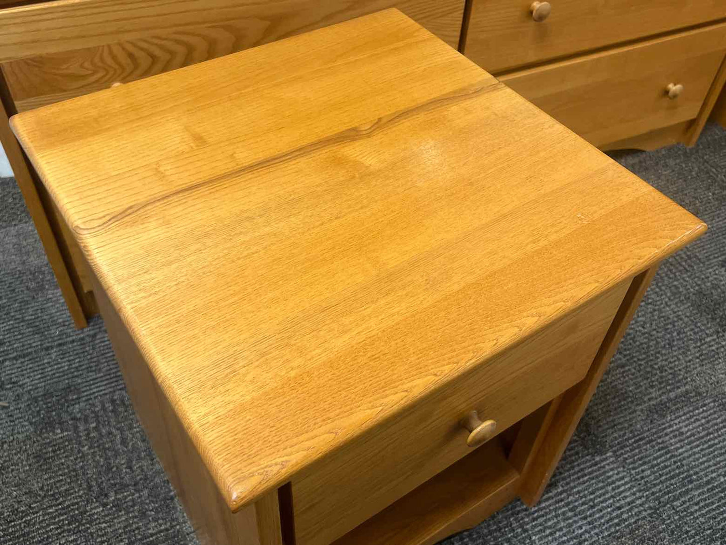 Single Drawer Oak Nightstand