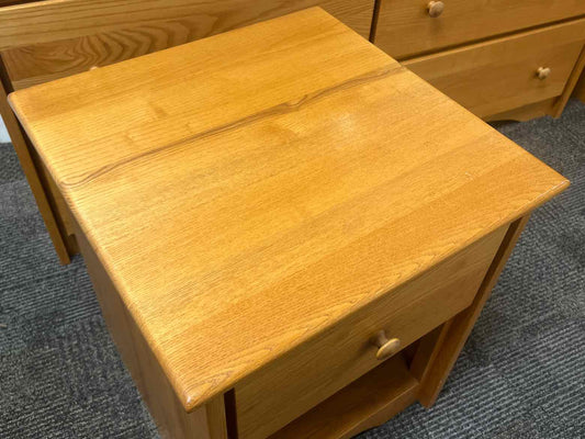 Vermont Tubbs Oak Nightstand