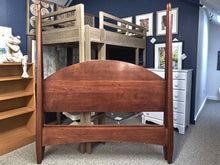 Queen Pencil Post Bed in Cherry