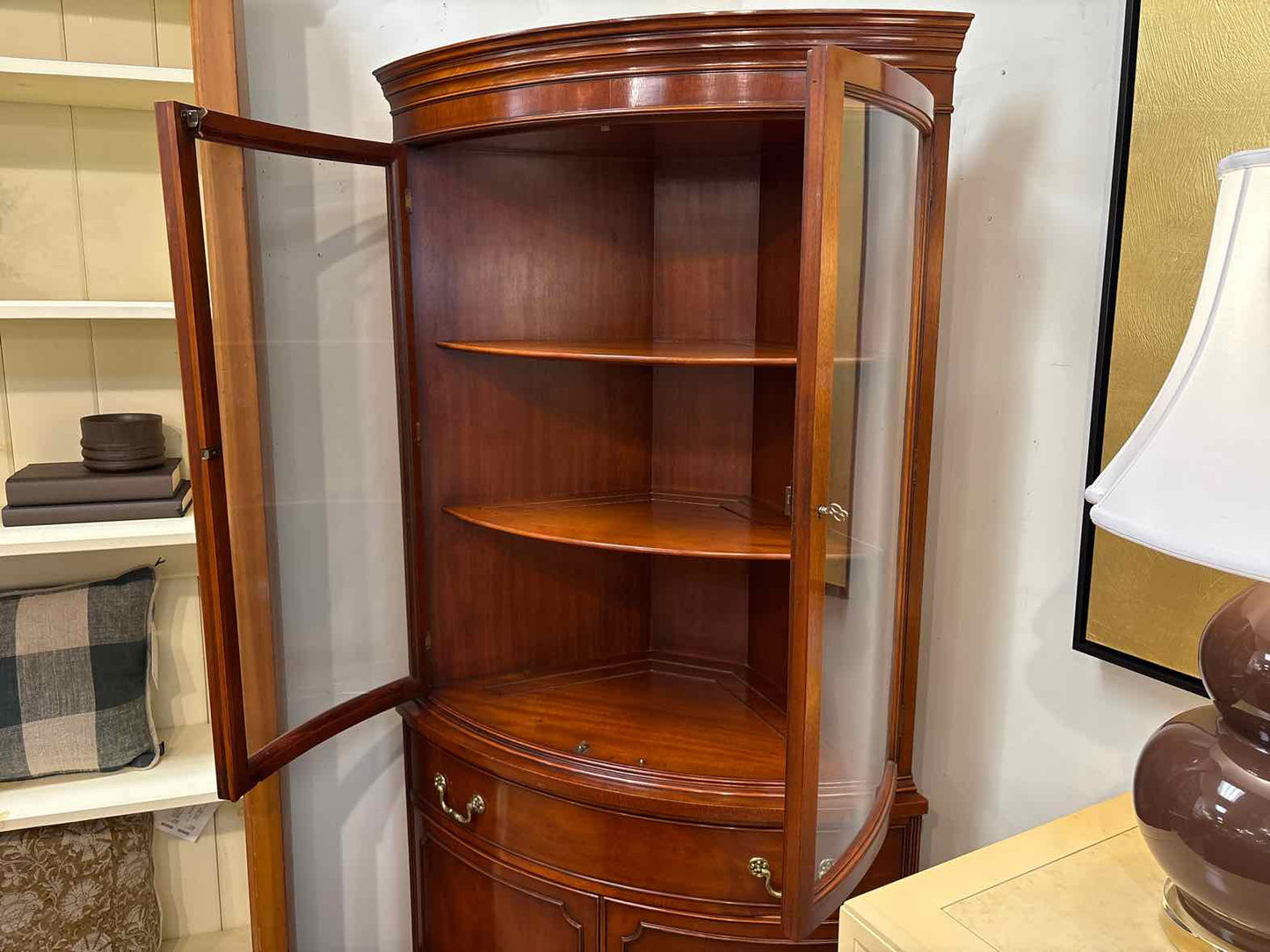 Morganton 'Duncan Phyfe' Corner Display Cabinet