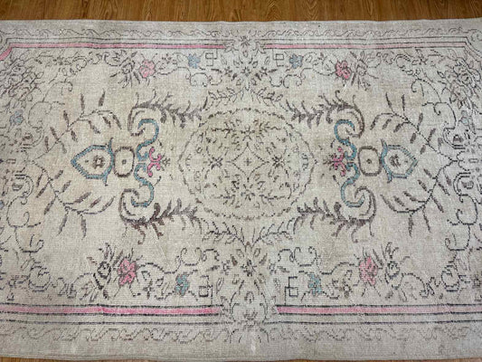 9' x 5.5' Beige Floral Area Rug