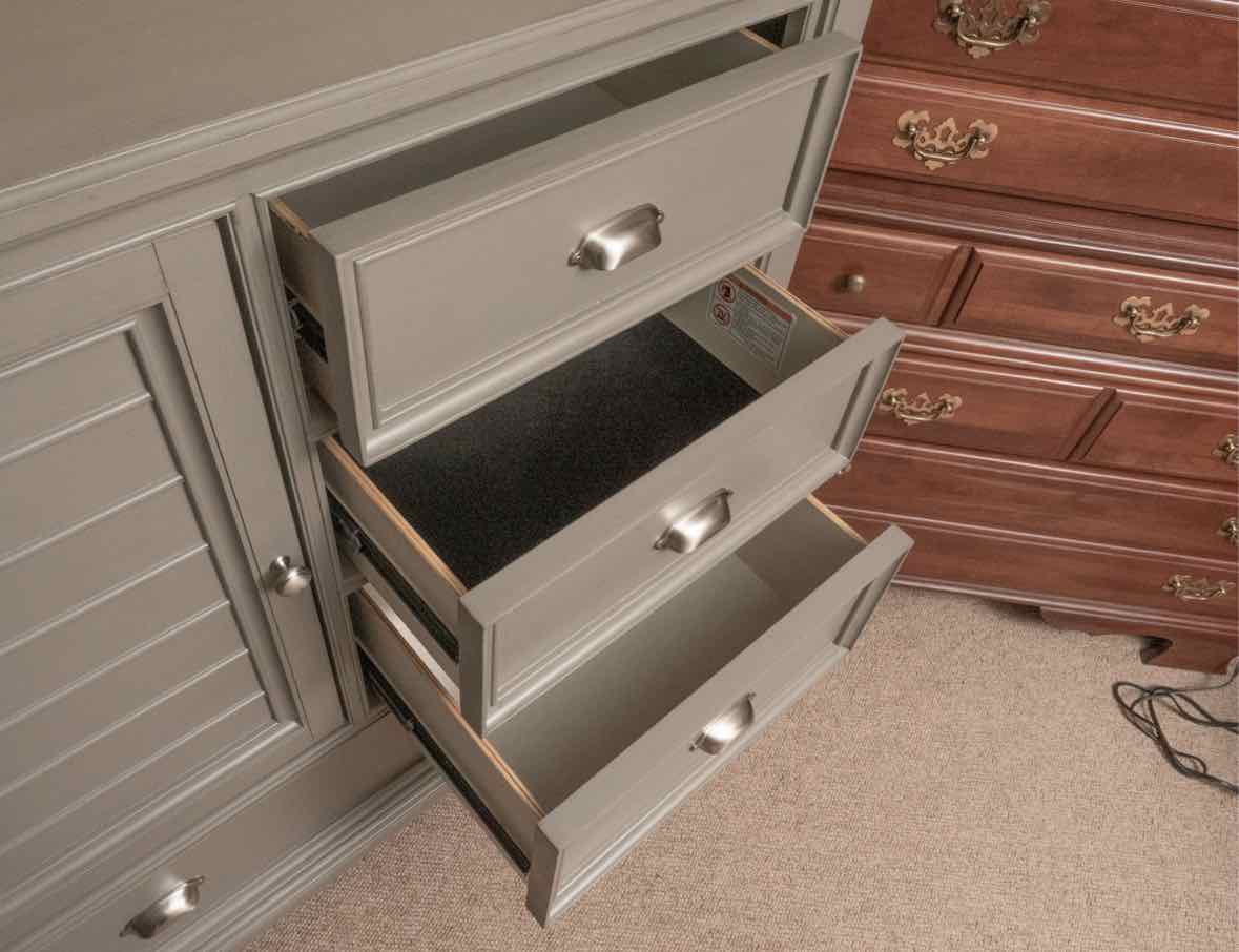 Folio 21 "Hilton Head' Shutter Grey Finish 4 Drawer 1 Door Gentlemen's   Chest