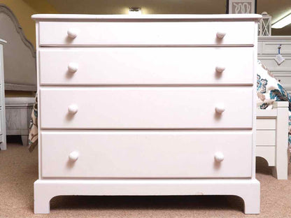 'Sea Foam White' Finish 4 Drawer Chest