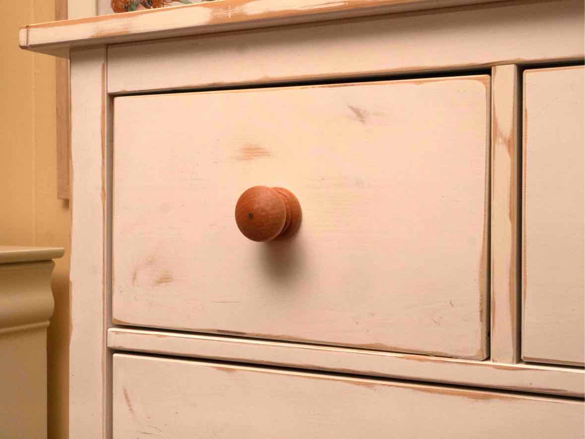 Distressed White Finish Natural Knobs 8 Drawer Dresser