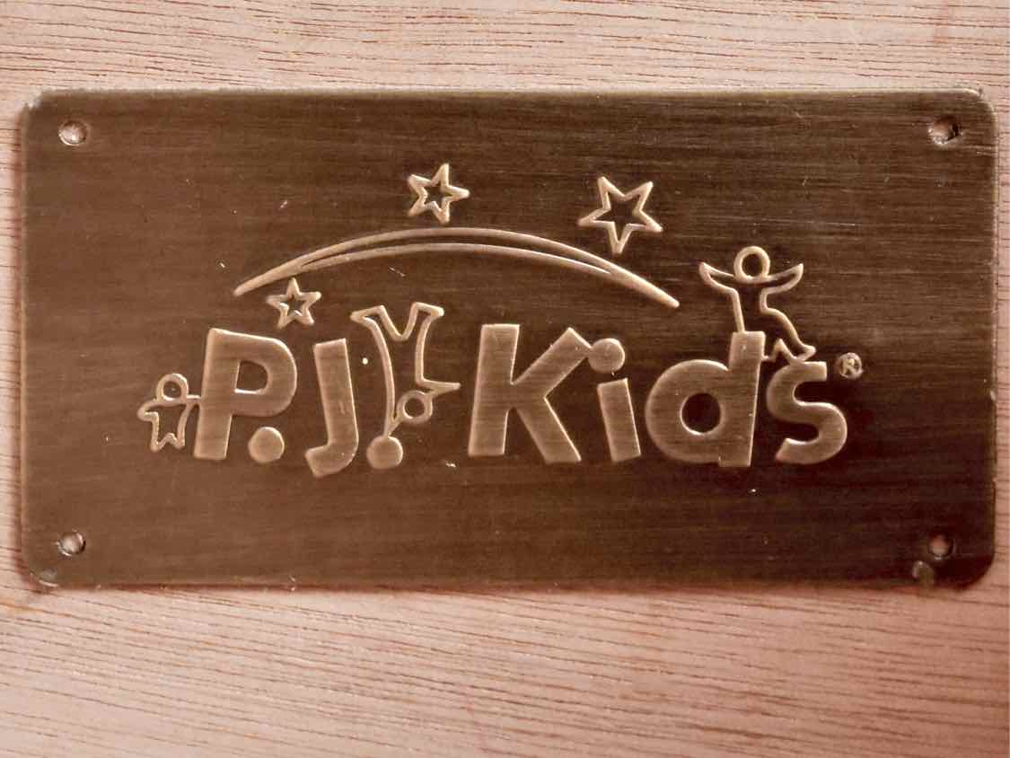 PJ Kids Ivory 3 Drawer  Dresser\Changing table