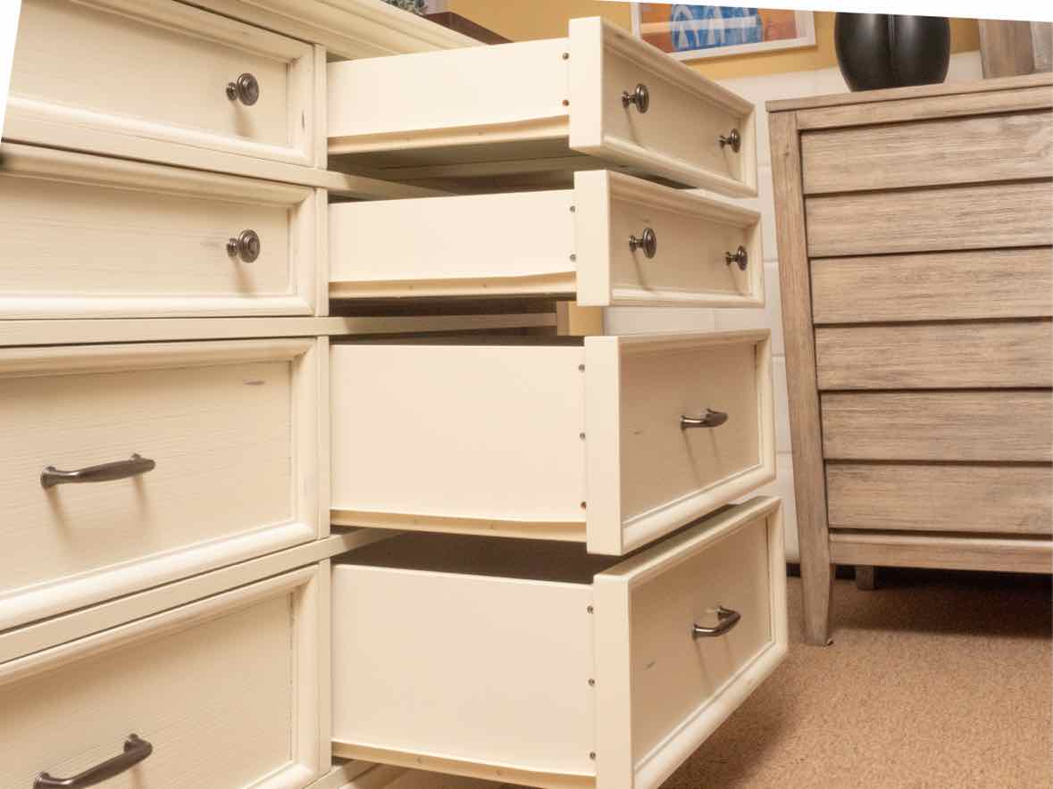 Folio 21 'Hilton Head' Distressed Ivory Finish 8 Drawer Dresser