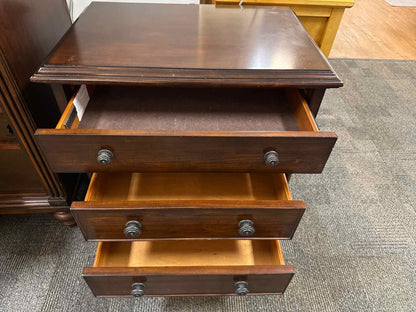 Michael Ashton 3-Drawer Nightstand
