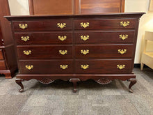 Queen Anne Mahogany 8-Drawer Dresser