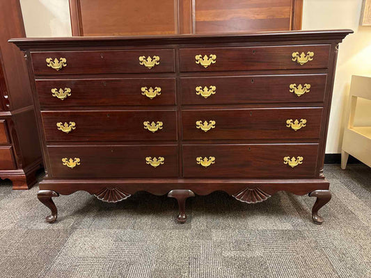 Queen Anne Mahogany 8-Drawer Dresser
