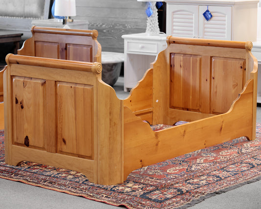 Twin Vintage Pine Daybed