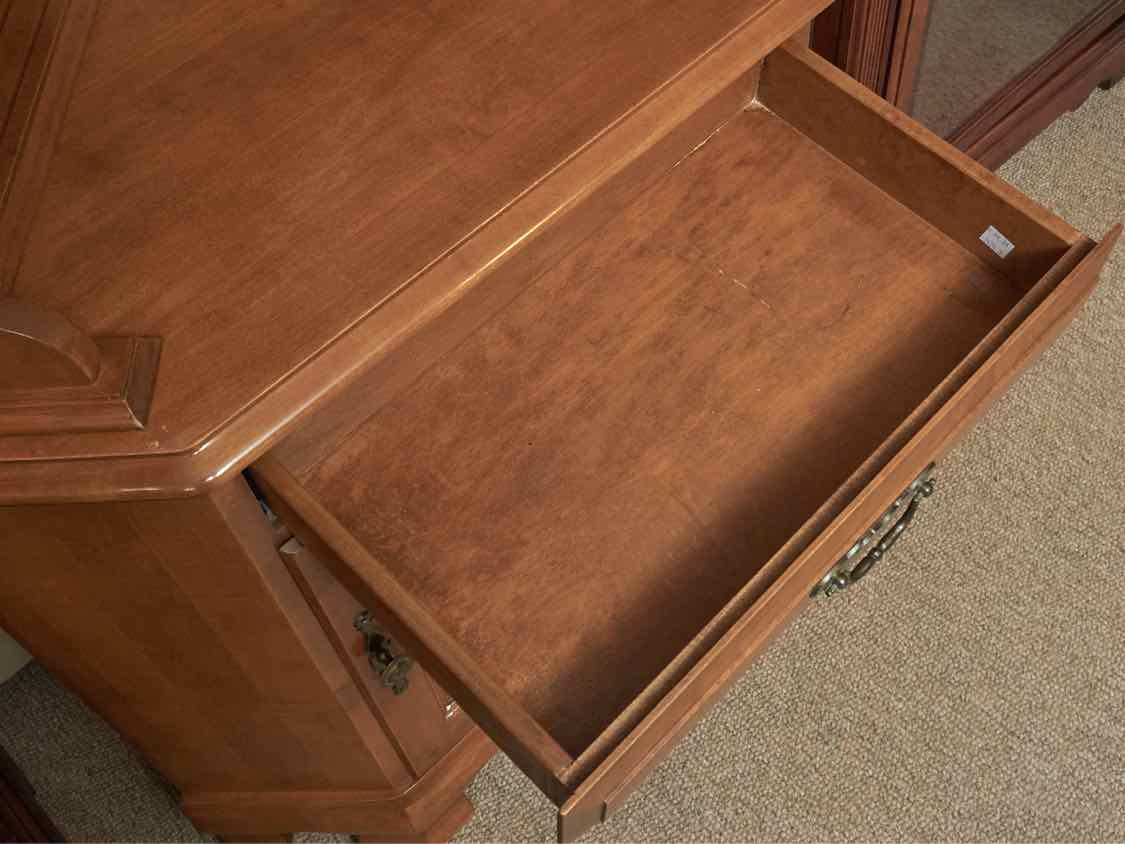 Hale Furniture Vermont Maple  3 Shelf 1 Door Corner Cabinet
