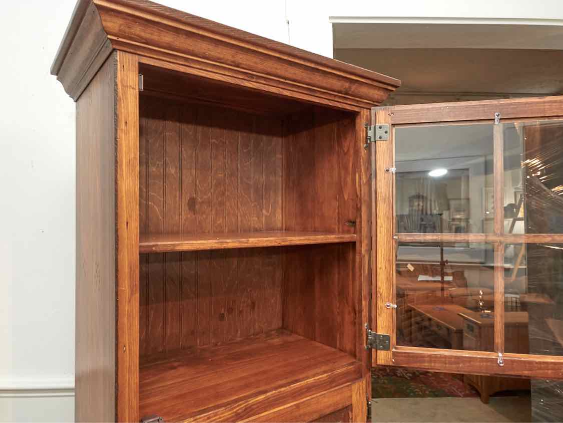 Heart Land  Fir Hutch /Display Cabinet with Glass Pane Door