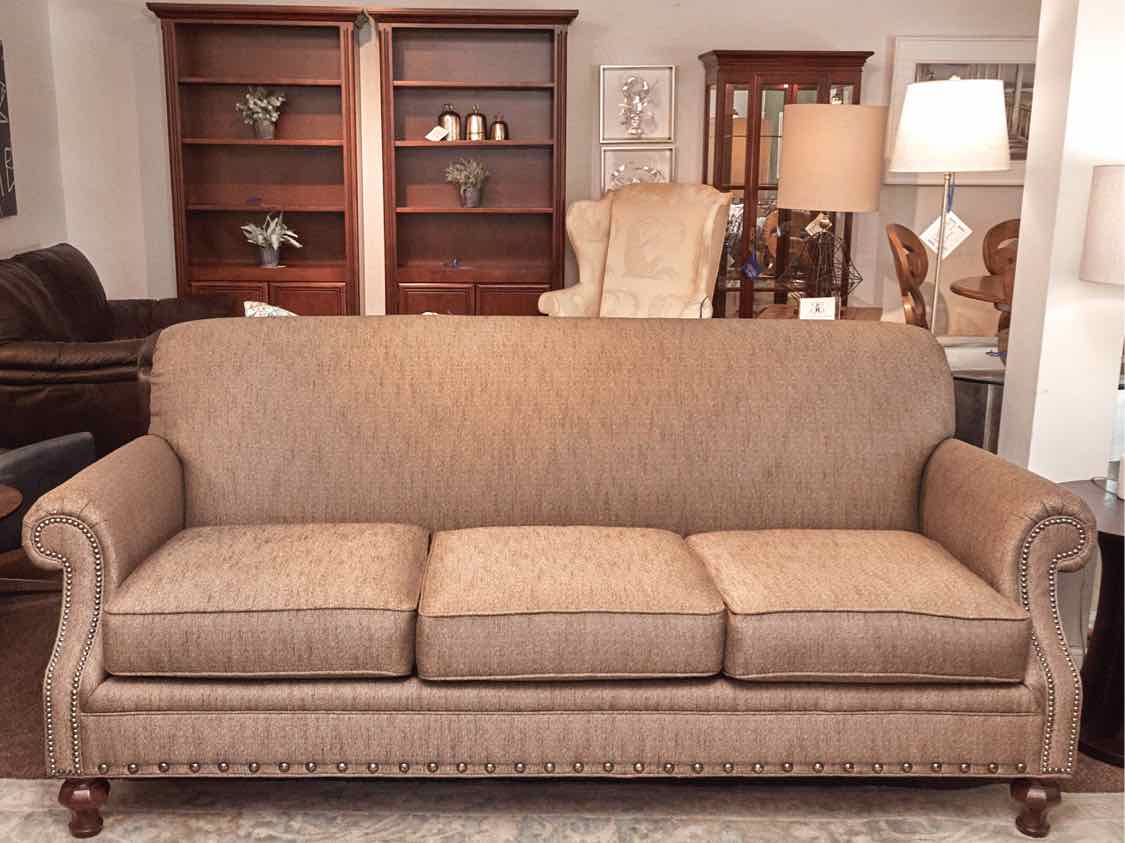 Thomasville 3 Cushion Tweed Blend Upholstered Includes 4 Toss Pillows  Sofa