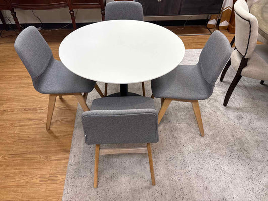 BoConcept 'New York' Dining Set with 4 'London' Chairs