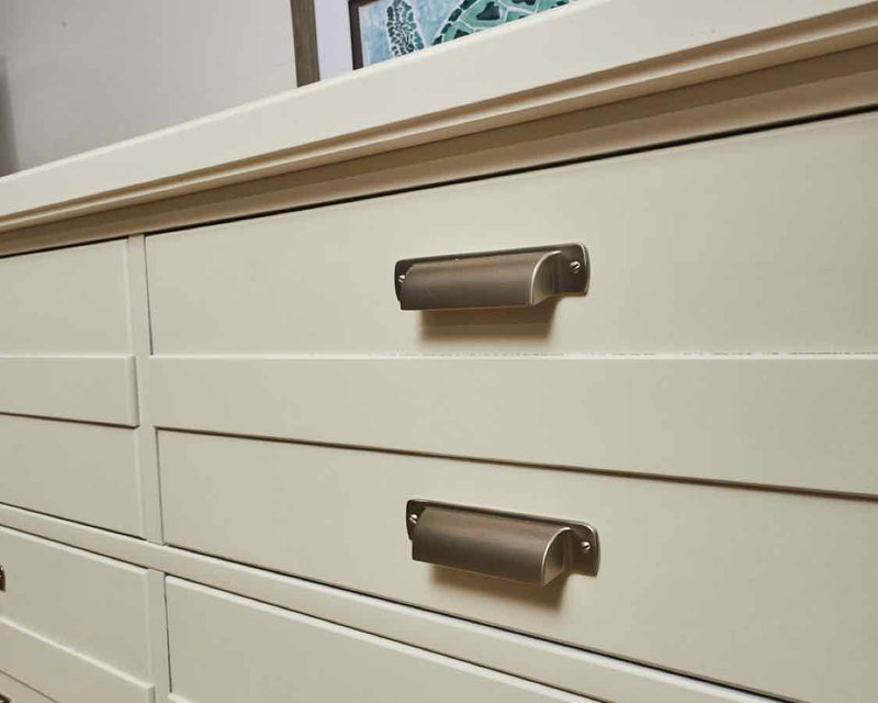Vaughan Bassett Bungalow Collection Lattice in Soft White 6 Drawer  Dresser