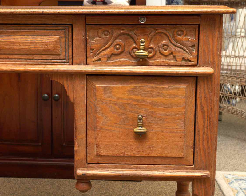 Vanleigh Furniture Antique Desk & Chair