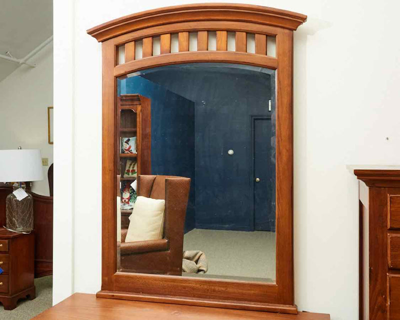 Thomasville Vignettes Dresser in Oak with Arch-Top Mirror