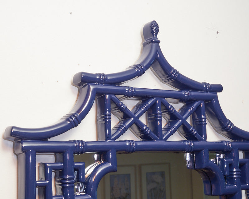 "Pinlo" Pagoda Mirror in Glossy Navy Blue