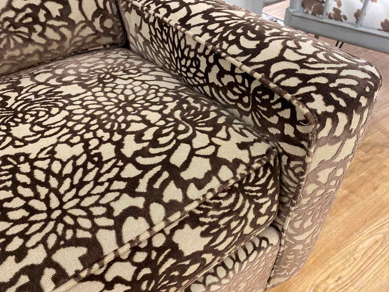 Queen Upholstered Sleeper Sofa in Tan/Chocolate