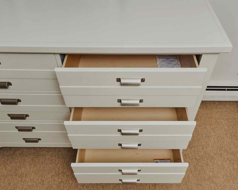 Vaughan Bassett Bungalow Collection Lattice in Soft White 6 Drawer  Dresser